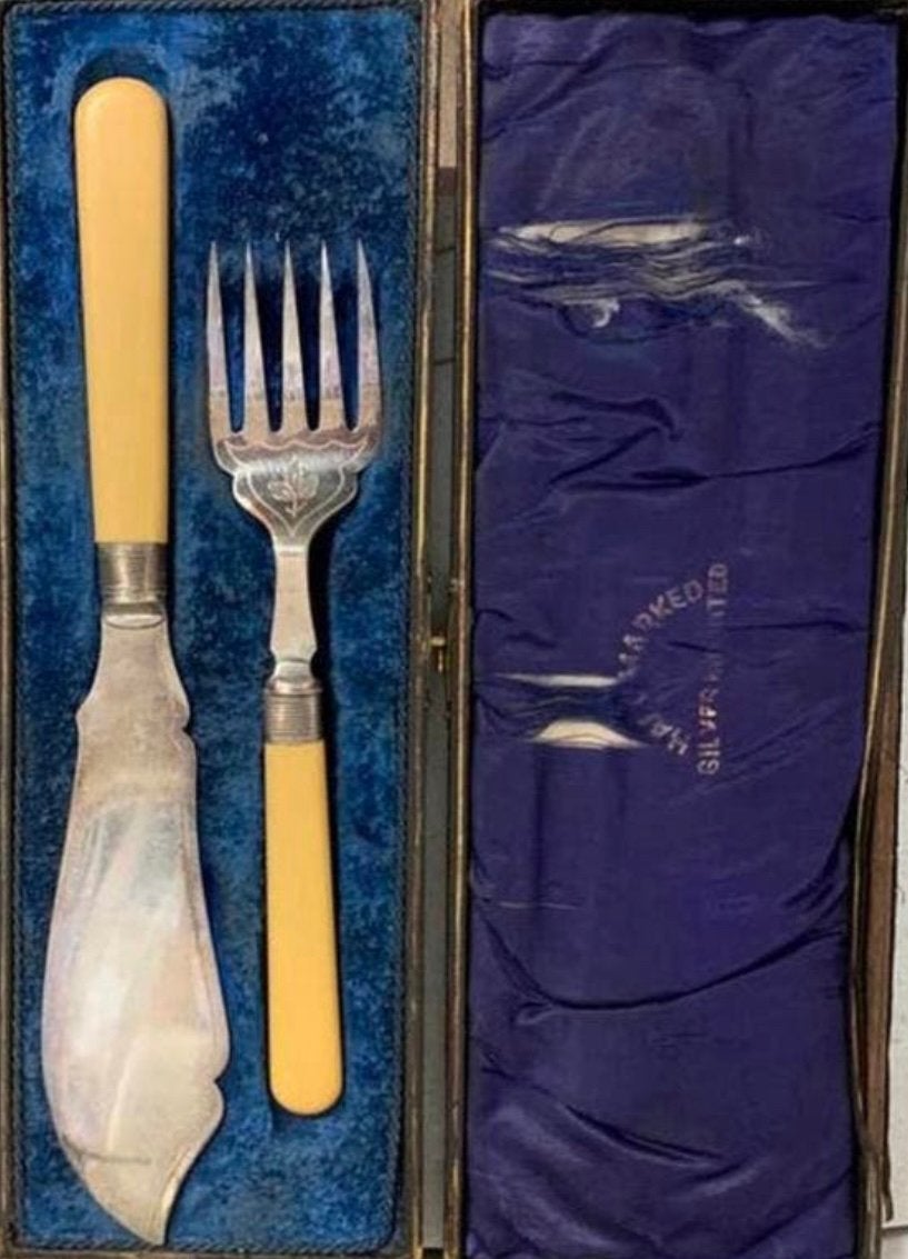 antieke zilver vis serveerset ivoren of benen heften in een, Antiek en Kunst, Antiek | Bestek, Ophalen of Verzenden