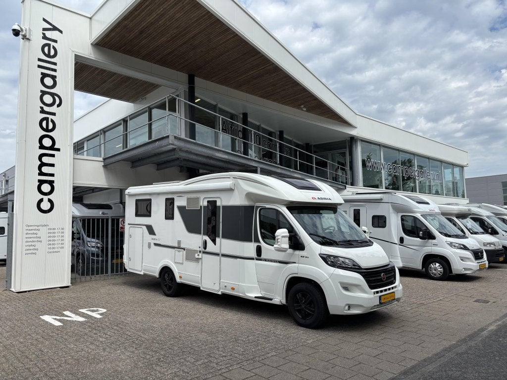 Adria Matrix Plus 670 SL ENKELE BEDDEN+HEFBED AUTOMAAT 160PK, Caravans en Kamperen, Campers, Fiat, 7 tot 8 meter, Bedrijf, Adria