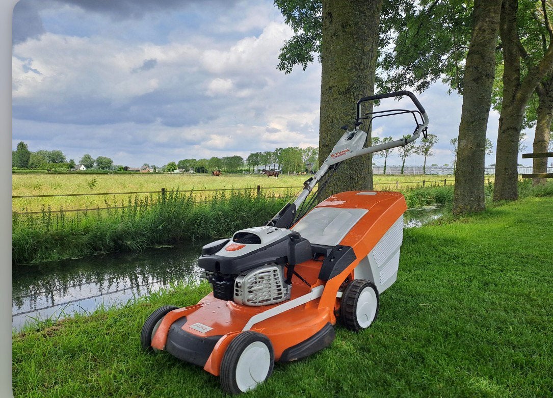 Gezocht,oude brommer, grasmaaier,bosmaaier,iets op benzine, Fietsen en Brommers, Ophalen of Verzenden, Zo goed als nieuw, Overige modellen