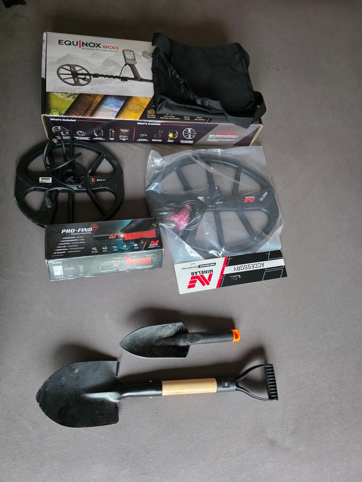 Minelab Equinox 900 Metaaldetector Complete Set, Hobby en Vrije tijd, Metaaldetectors, Meer dan 30 cm, Ophalen of Verzenden, Zo goed als nieuw