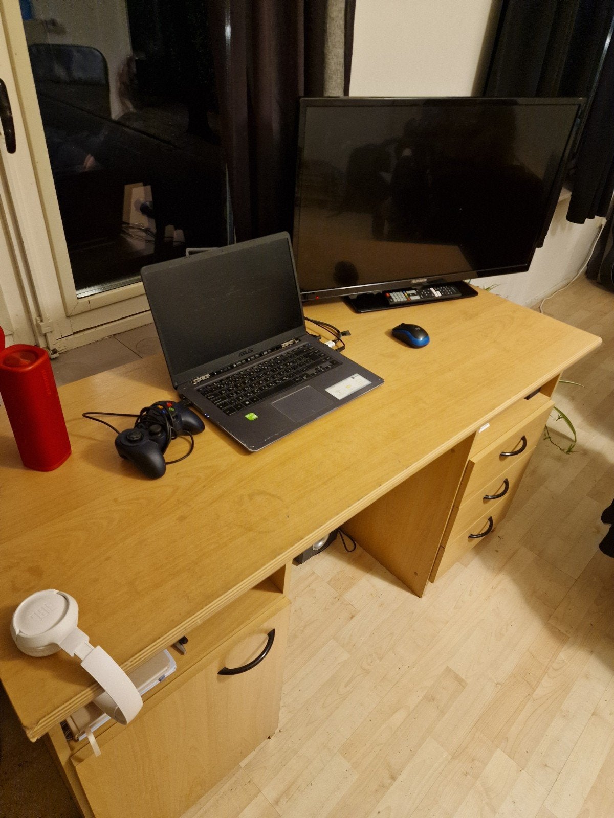 Complete Kamerinrichting: Bureau, Bed, Monitor, Stoele, Ophalen of Verzenden