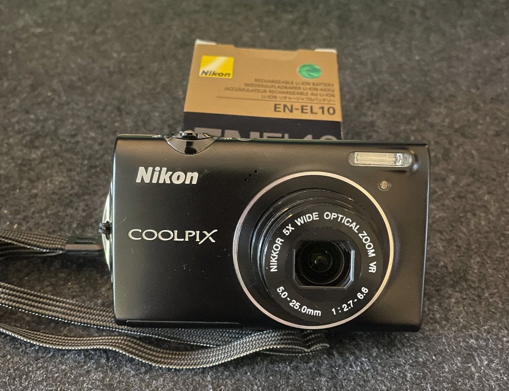 Nikon Coolpix S5100 Digitale Camera | Leren Hoesje | Kabels, Gebruikt, 12 megapixels, Ophalen of Verzenden, Compactcamera