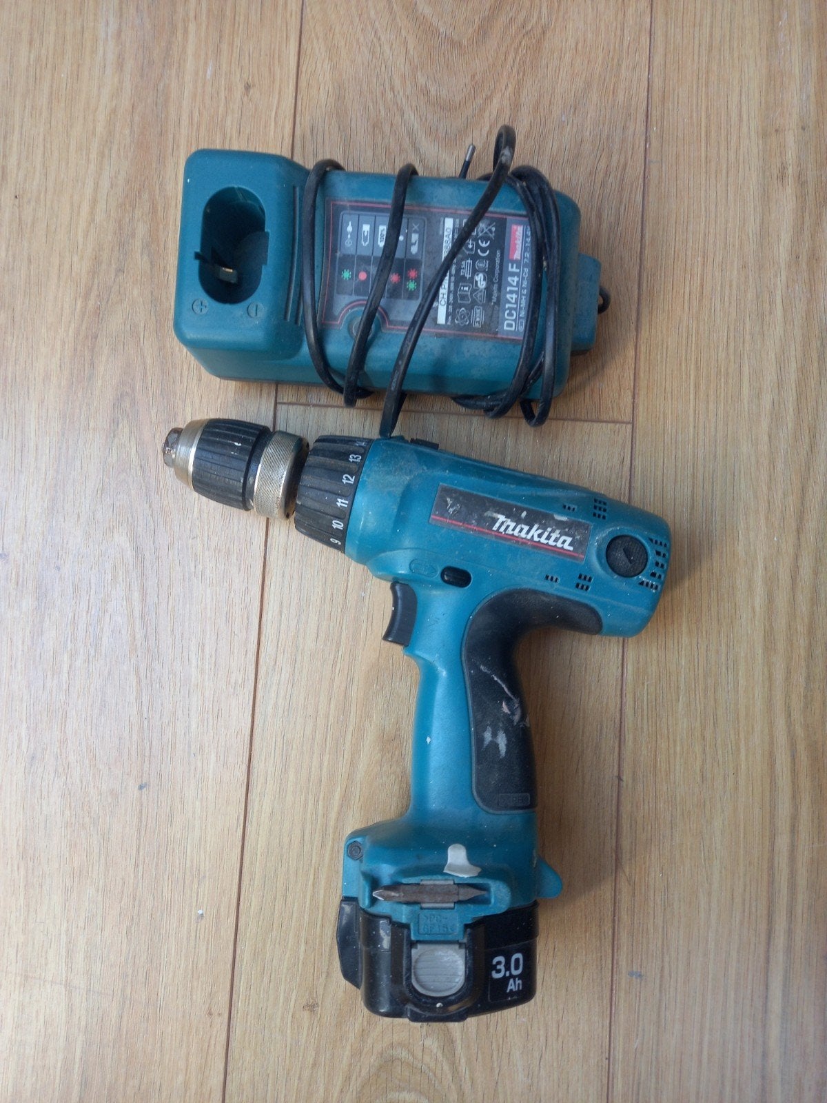 Makita Boor- en Schroefmachine met defecte accu, Ophalen of Verzenden, Gebruikt, Minder dan 400 watt, Boor- en Schroefmachine