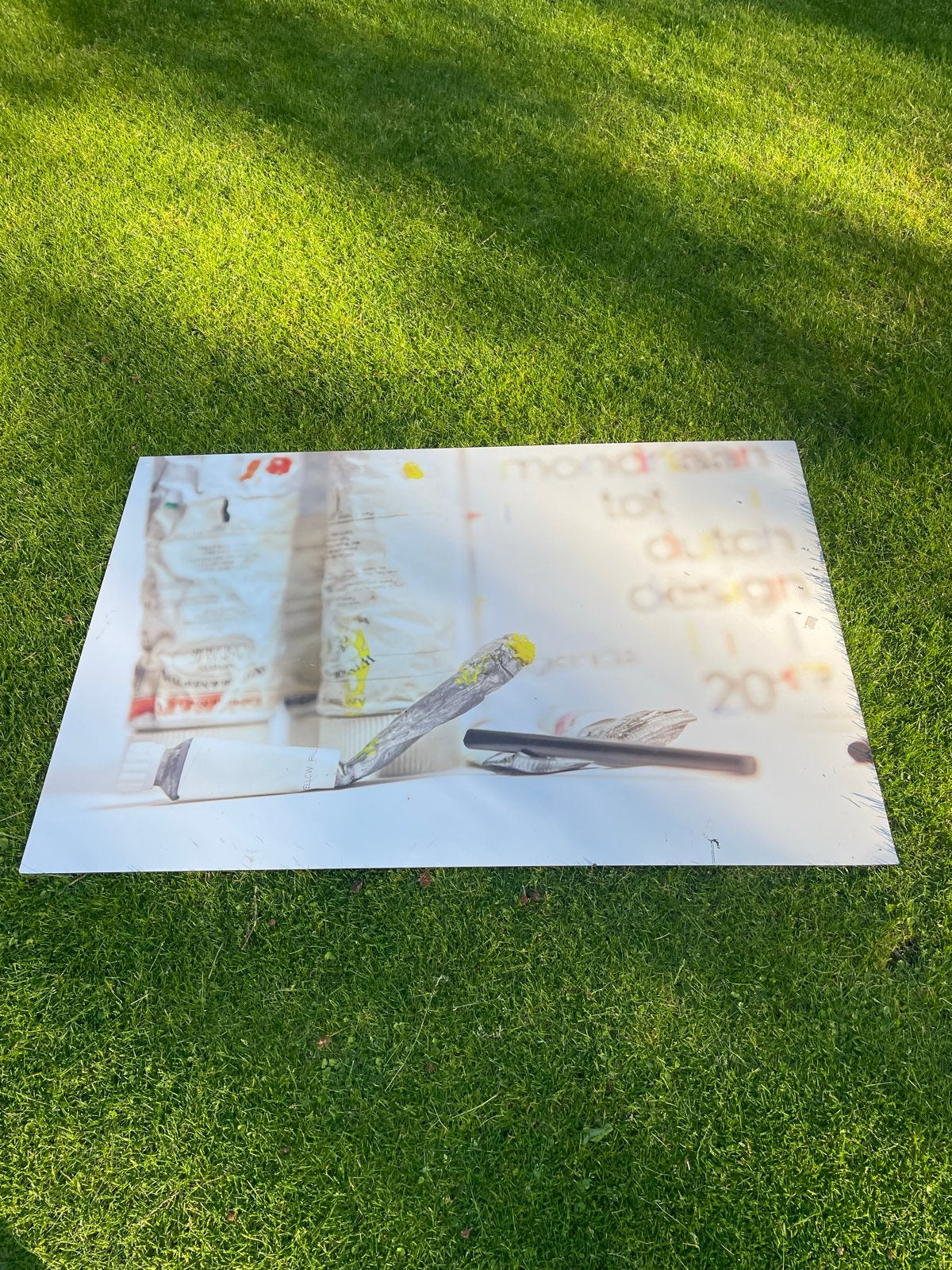 Metalen muurdecoratie van verftubes 150x95cm, Ophalen, Metaal, Wandsculptuur, Zo goed als nieuw