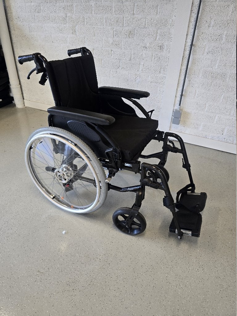 Alu, Lichtgewicht rolstoel (Invacare Action³) handremmen, Invacare, Invacare, Invacare, Zo goed als nieuw