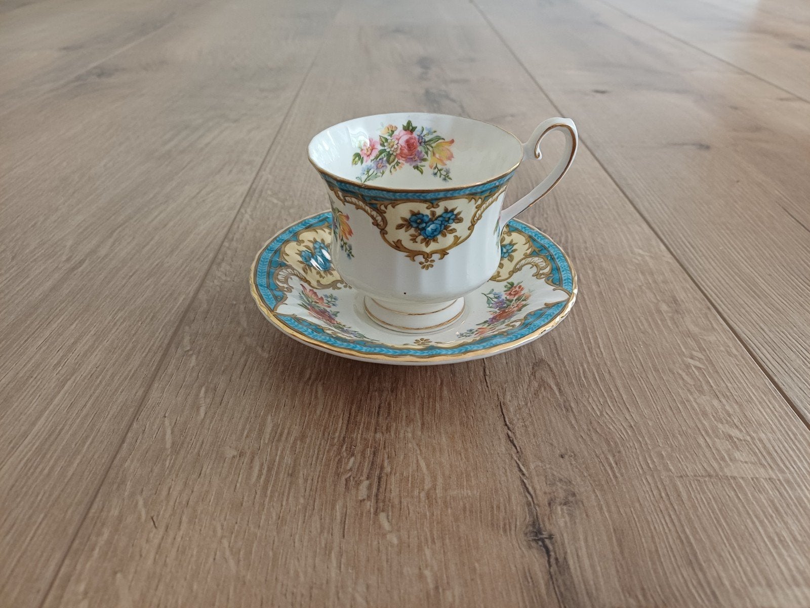 Grosvenor Bone China Kop en Schotel - Vintage Bloemmotief, Ophalen