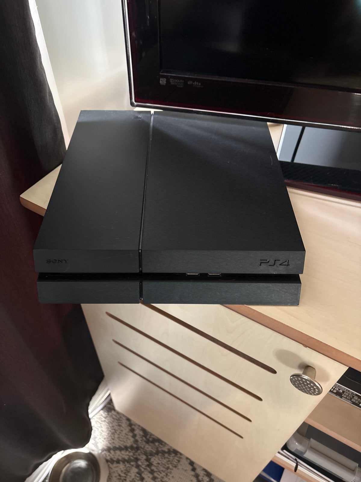 PlayStation 4 console (zonder controllers), Spelcomputers en Games, Verzenden, Gebruikt