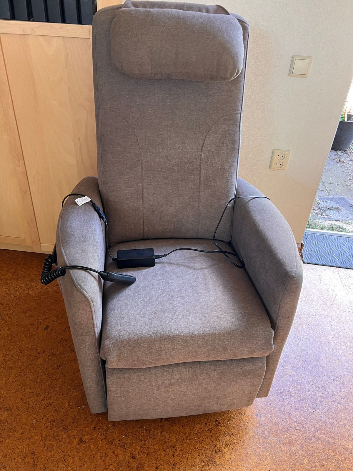 Zeer mooie Sta-op stoel, Huis en Inrichting, Fauteuils, Ophalen, 75 tot 100 cm, Zo goed als nieuw, 50 tot 75 cm