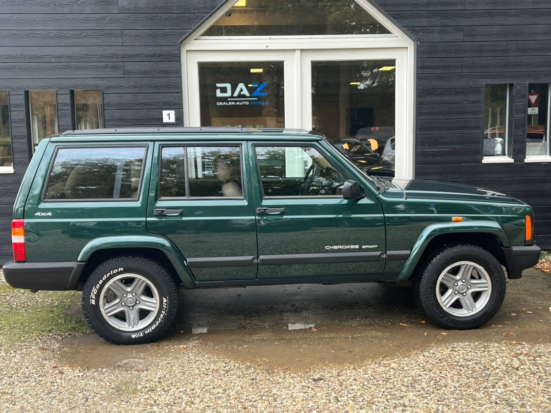 Jeep Cherokee 4.0i 60th Anniversary Aut/Airco/Leer/Cruise/Yo, Beige, Vierwielaandrijving, Stoelverwarming, 184 pk