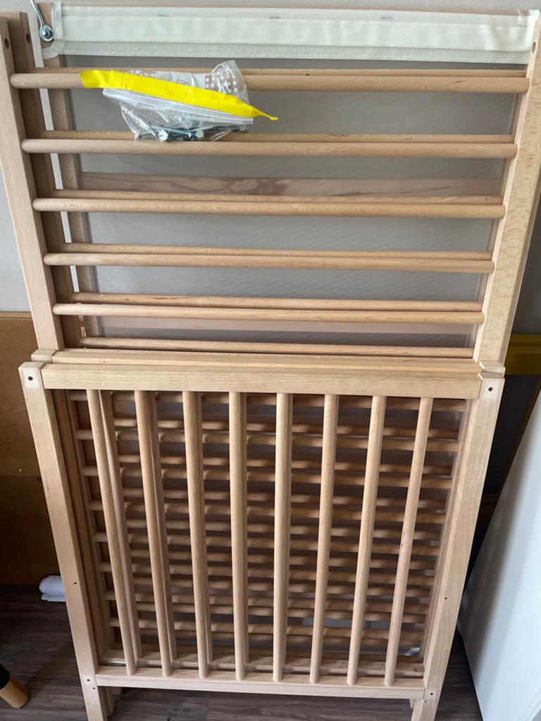 IKEA bedje - Houten ledikant voor baby/peuter, Kinderen en Baby's, Babywiegjes en Ledikanten, Ophalen of Verzenden, Zo goed als nieuw