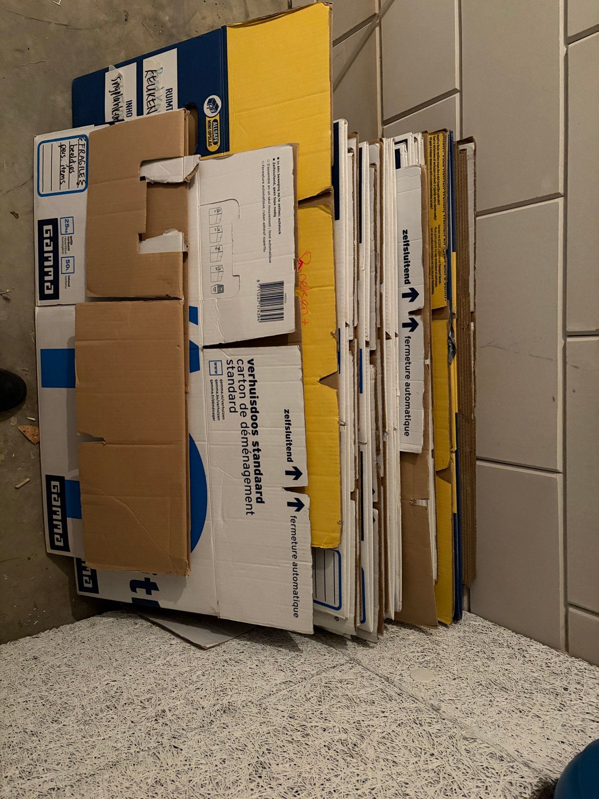Diverse verhuisdozen en opslagdozen, Ophalen, 40 tot 60 cm, Opvouwbaar, 50 tot 75 cm