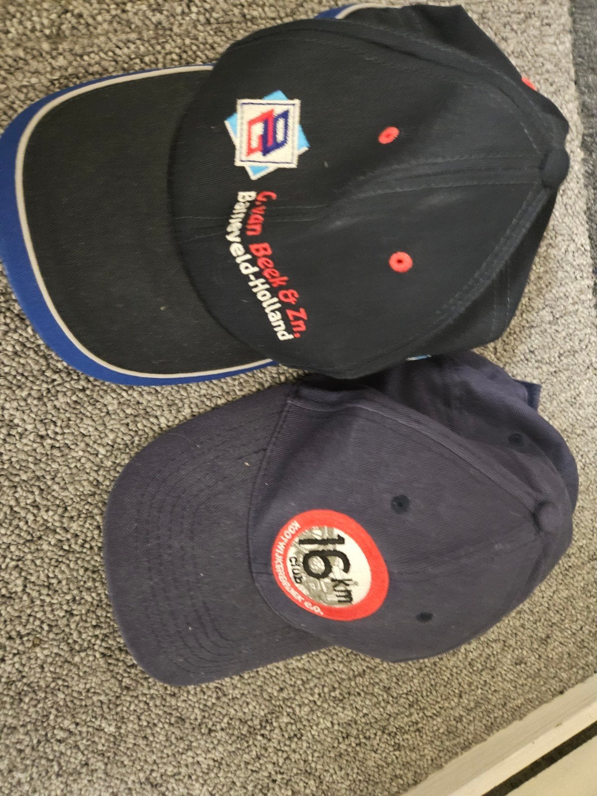 Twee petten - prijs per stuk, Ophalen of Verzenden, Zo goed als nieuw, One size fits all, Pet