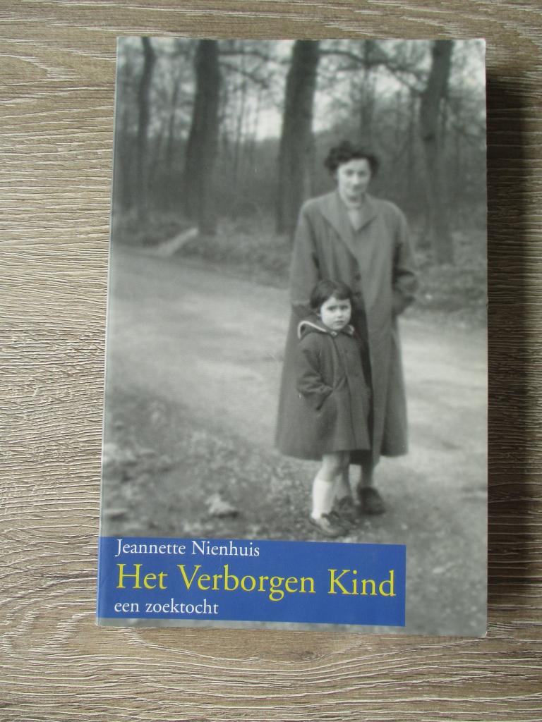 Het verborgen kind een zoektocht - Jeannette Nienhuis, Boeken, Ophalen of Verzenden, Gelezen, Nederland