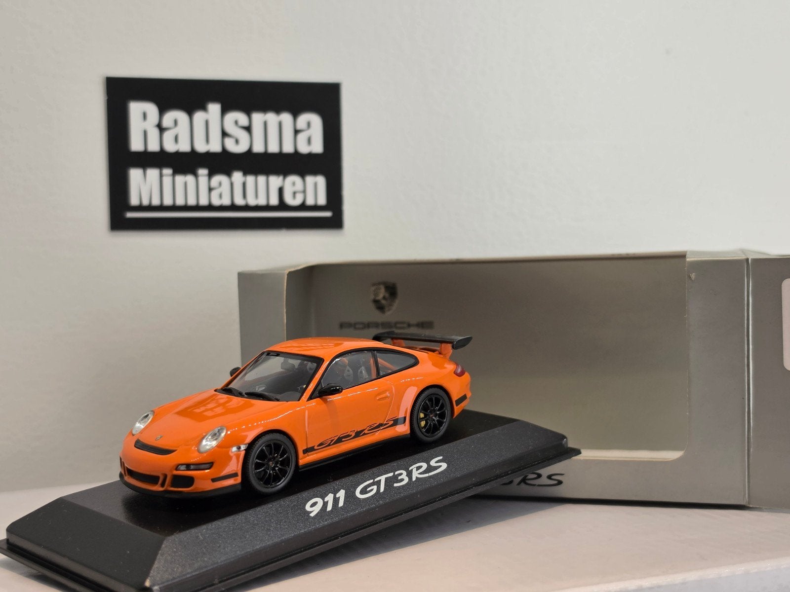 Porsche 911 GT3 RS - Orange - 1:43 Minichamps dealerpack, Auto, Ophalen of Verzenden, Zo goed als nieuw, MiniChamps