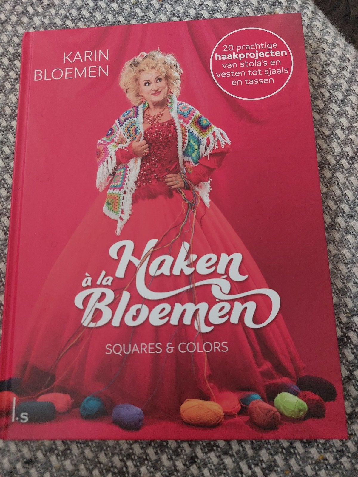 Haken à la Bloemen - Squares & Colors - Karin Bloemen, Ophalen of Verzenden, Zo goed als nieuw, Breien en Haken, Karin Bloemen