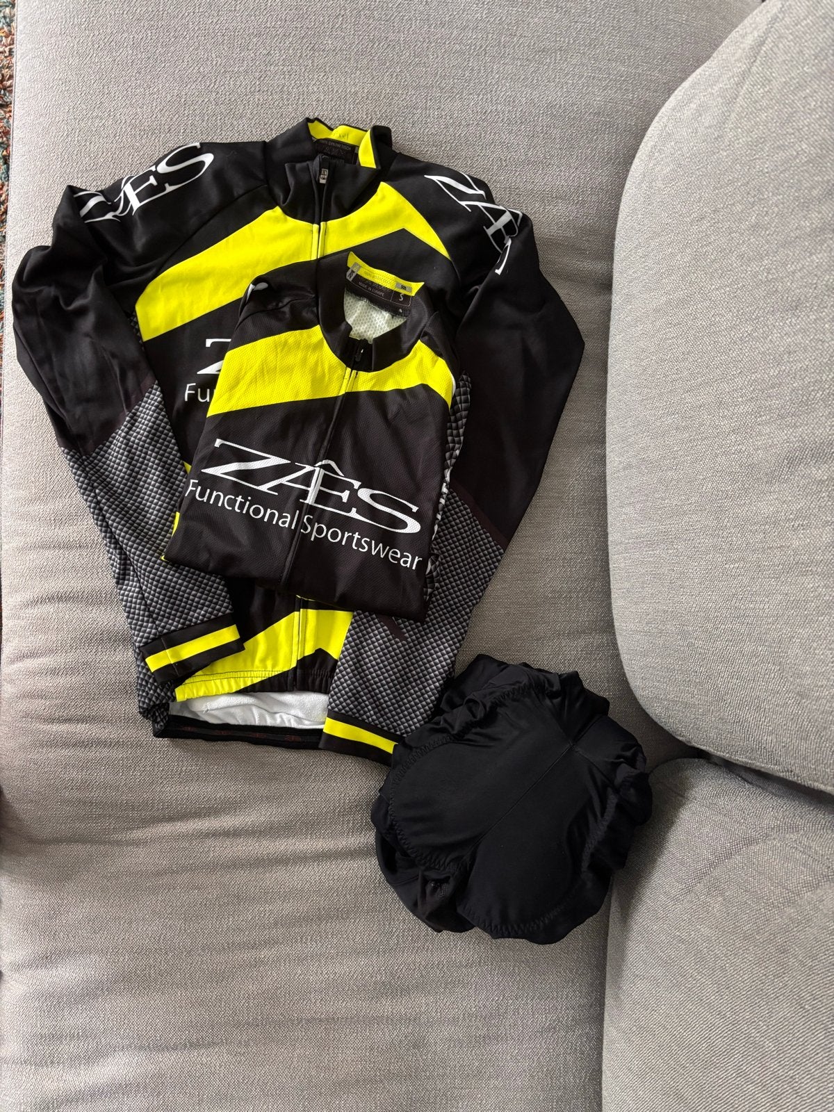 Wielerjack, wielershirt en twee wielerbroeken Zaes, Maat 48/50 (M), Zwart, Ophalen of Verzenden, Hardlopen of Fietsen