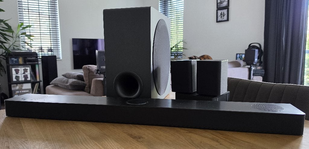 Foto 2 van LG-DS80QY Soundbar incl. LG SPQ8-S draadloze achter speakers