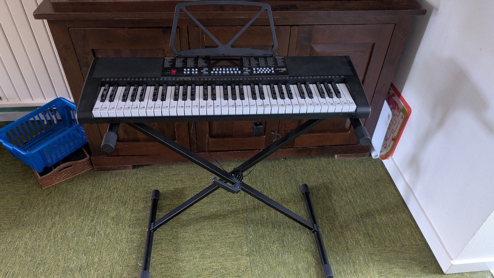 MAX KB4 Keyboard met standaard en bladmuziekhouder, 61 toetsen, Zo goed als nieuw, Met standaard, Ophalen