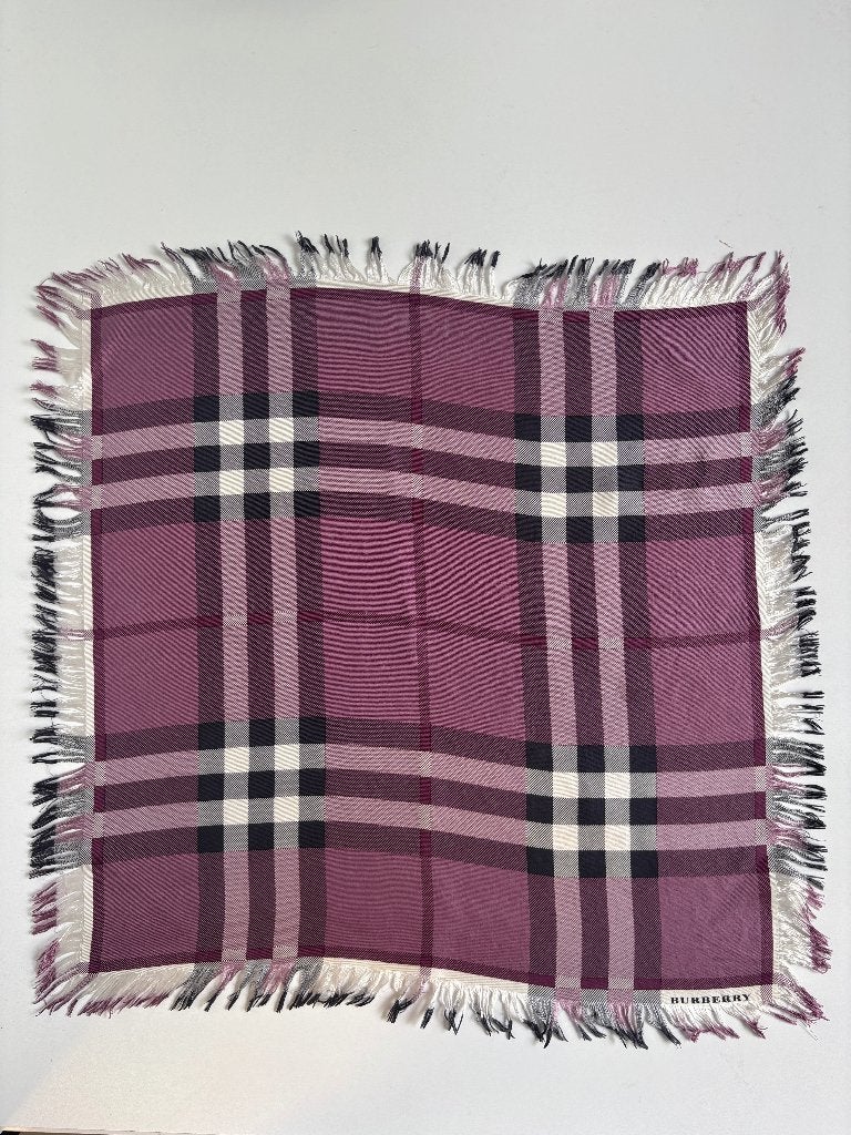 BURBERRY Paars ruit check zijde staaltje 45X45, Burberry, Ophalen of Verzenden, Gedragen, Sjaal