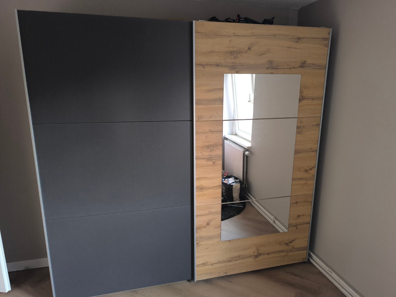 Zo goed als nieuwe grote kast 220x209x56cm met spiegel, Huis en Inrichting, Kasten | Boekenkasten, Ophalen, Met deur(en), 200 cm of meer