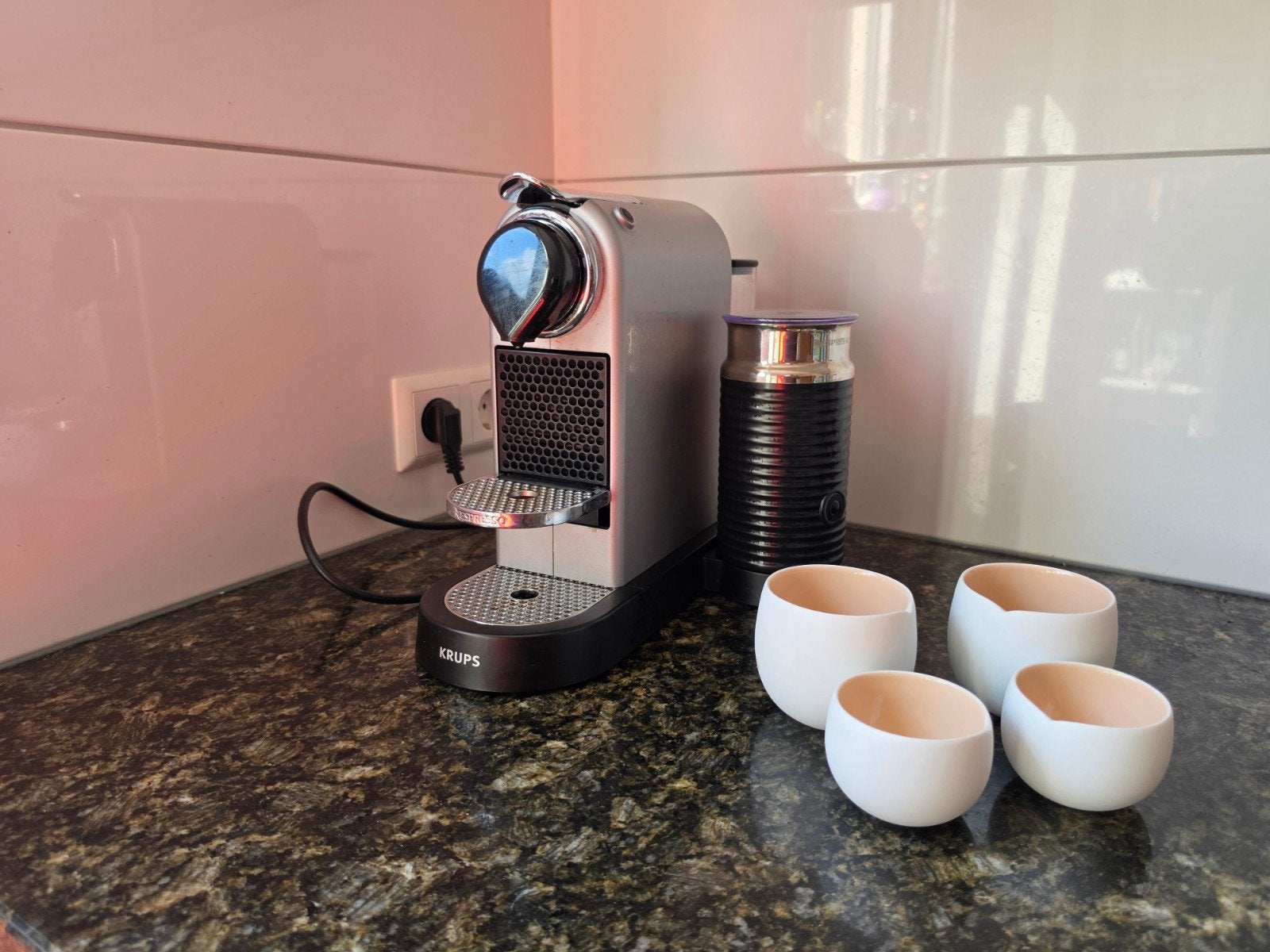 ​Nespresso CitiZ & Milk + 4 Origin design kopjes, Ophalen, Gebruikt, Nespresso, Capsulehouder