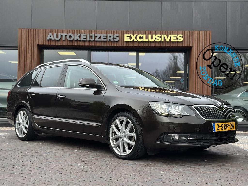 Skoda Superb Combi 1.6 TDI Sprint Pro Alcantara Xenon Naviga, Auto's, Skoda, Voorwielaandrijving, Gebruikt, Zwart, 4 cilinders