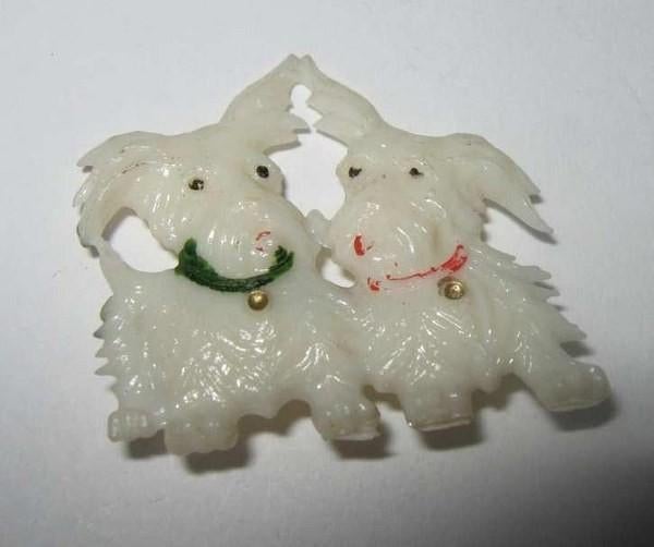 Vintage celluloid broche 2 witte Scottie hondjes 1940s (1829, Ophalen, Zo goed als nieuw, Wit, Overige materialen