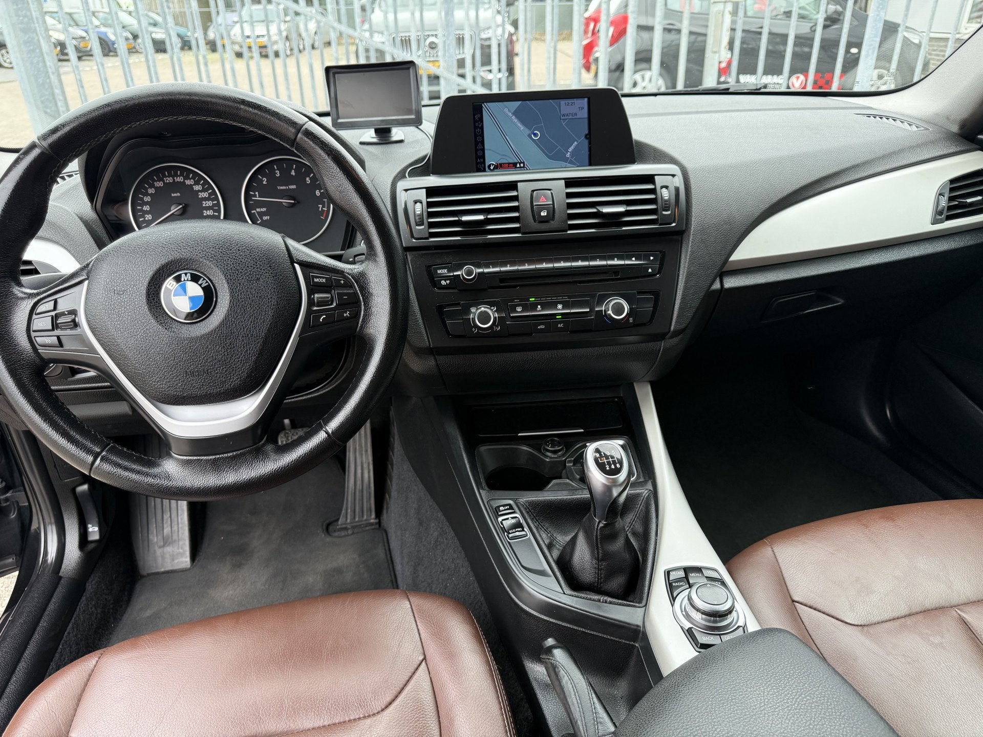 BMW 1-serie 114i Business Leder comfintr, Navigatie, Trekhaa, Achterwielaandrijving, Gebruikt, Zwart, 4 cilinders