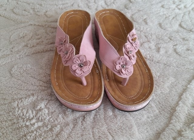 Zomerslippers met roze roosjes maat 41, Nieuw, Roze, Sandalen of Muiltjes, Ophalen of Verzenden