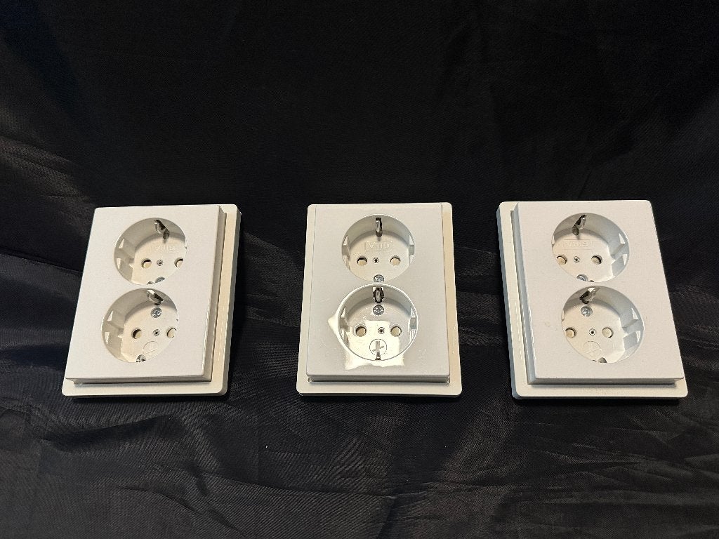 Set van 3 Gira F100 Wandcontactdoos met randaarde, Ophalen of Verzenden, Nieuw, Gira, Stopcontact