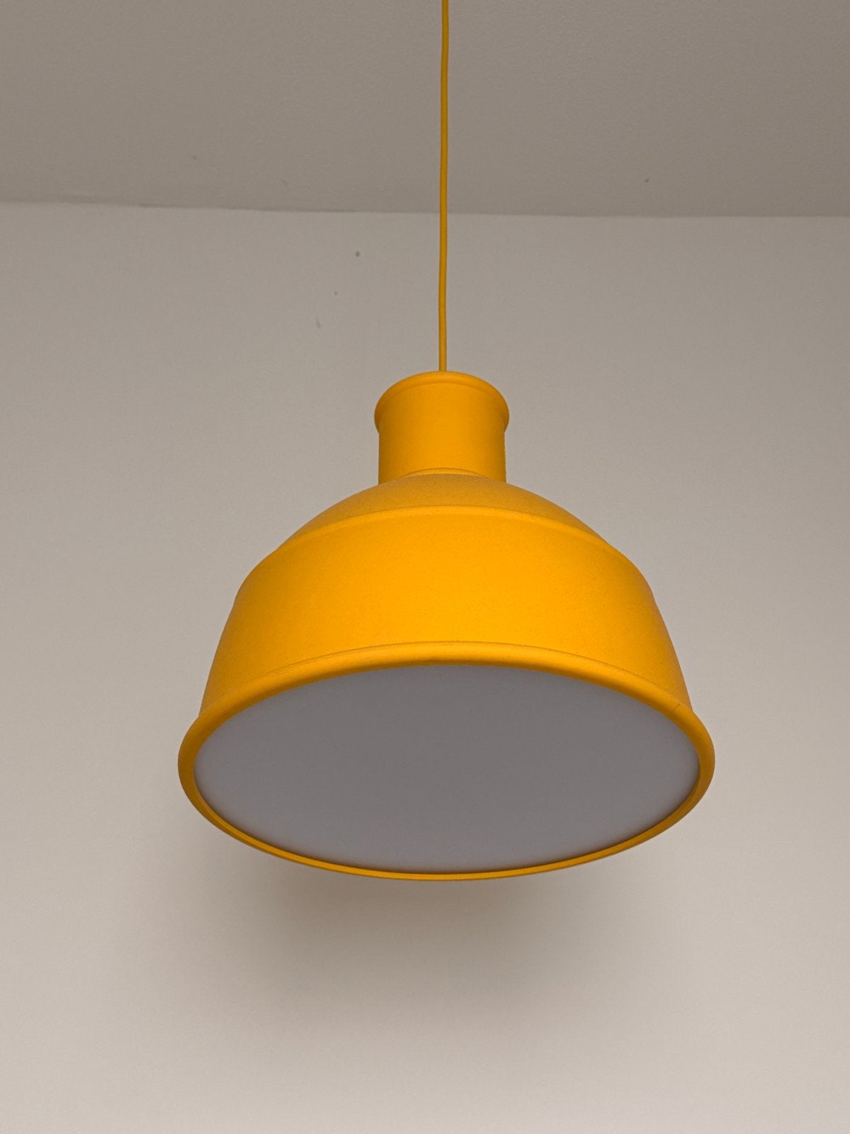 Muuto Unfold hanglamp geel - Zo goed als nieuw, Huis en Inrichting, Kunststof, Design, Zo goed als nieuw, E27 (groot)