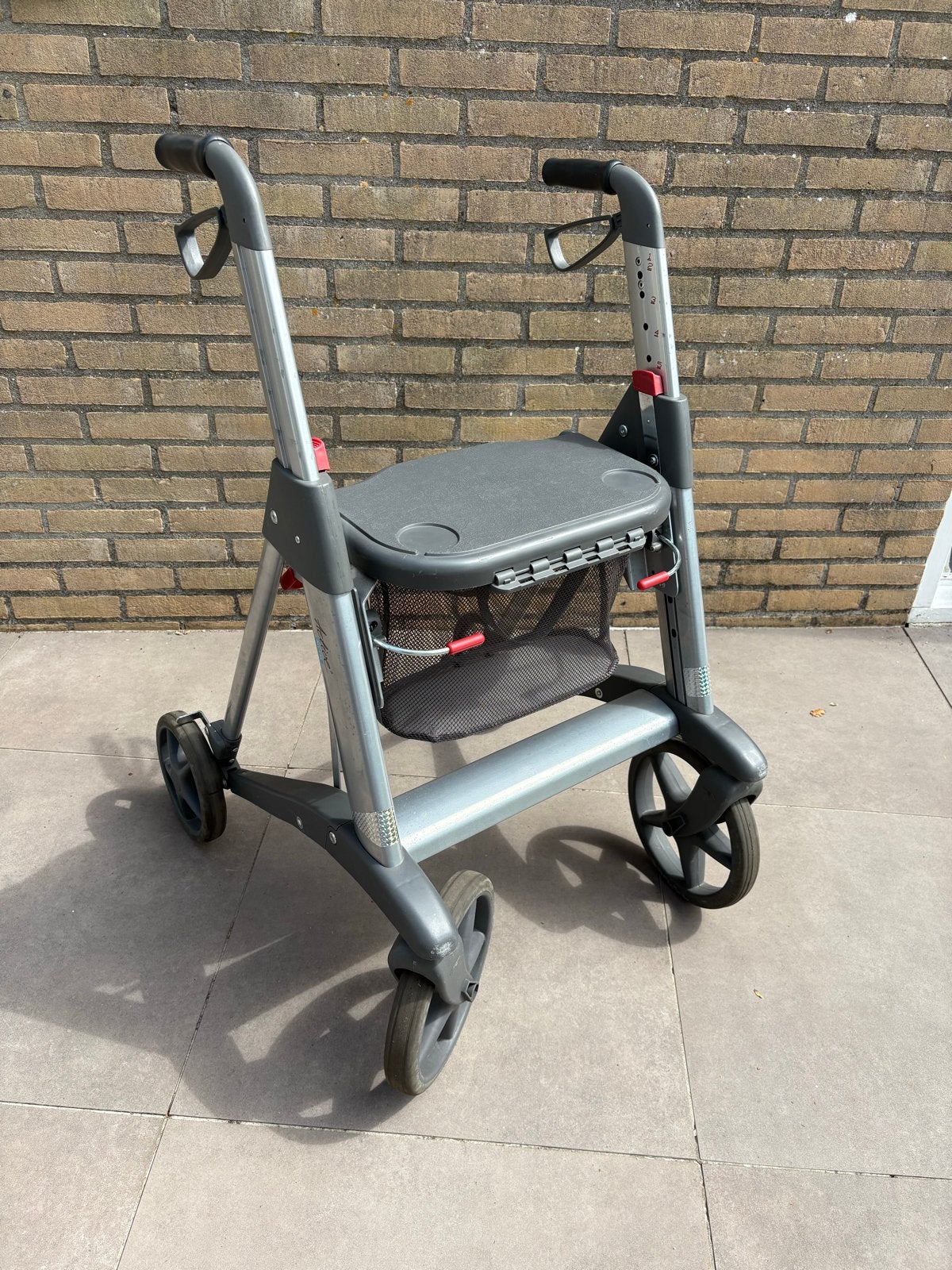 Rollator Merk Active inklapbaar grijs, Diversen, Ophalen, Opvouwbaar, Zo goed als nieuw