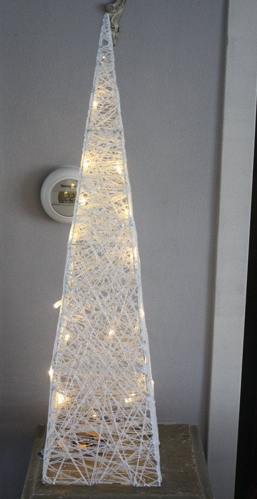 witte verlichtings piramide, Diversen, Kerst, Ophalen of Verzenden, Gebruikt