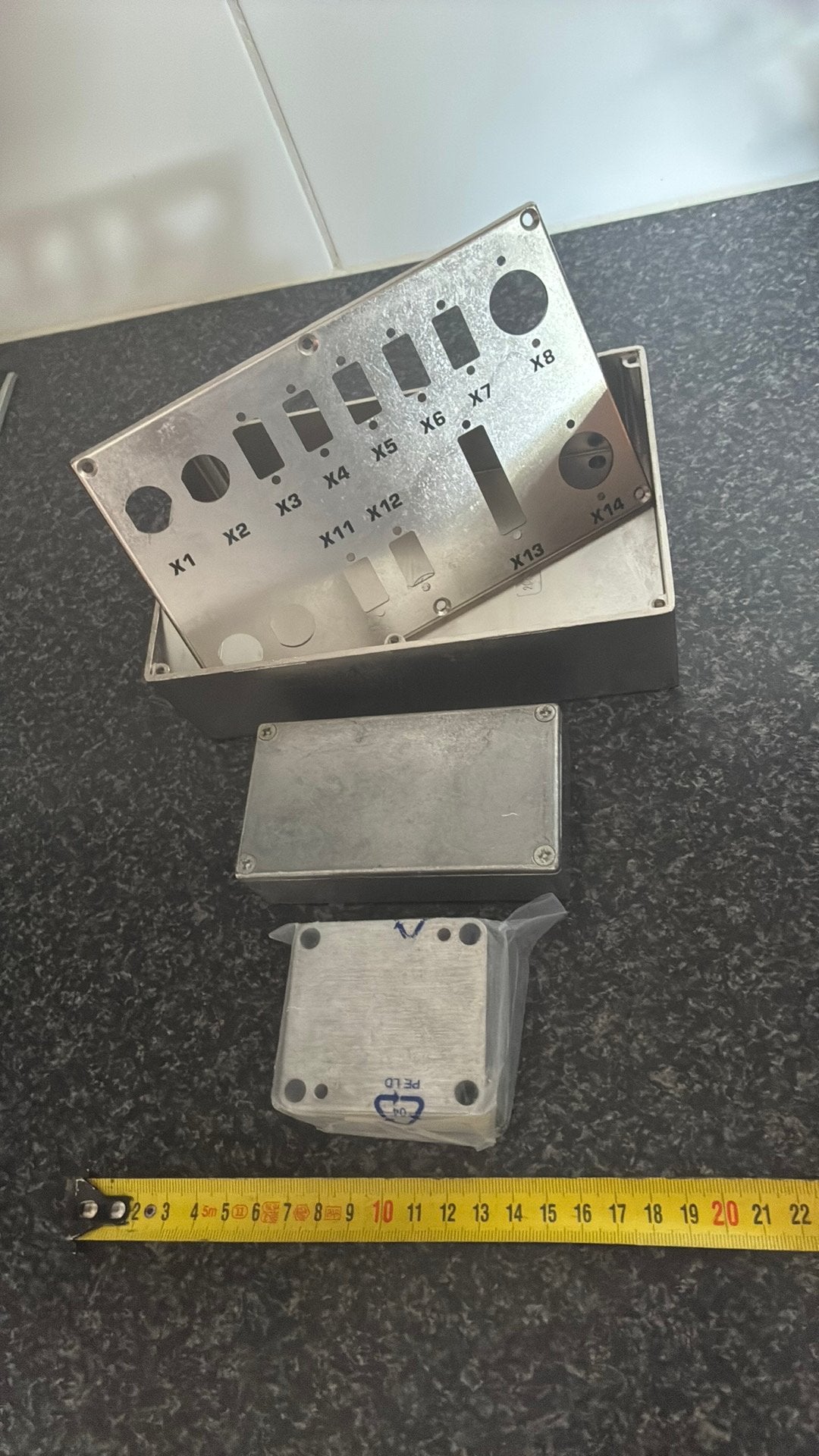 3 metalen behuizingen voor antenne projecten, Telecommunicatie, Antennes en Masten, Ophalen of Verzenden, Zo goed als nieuw, Antenne
