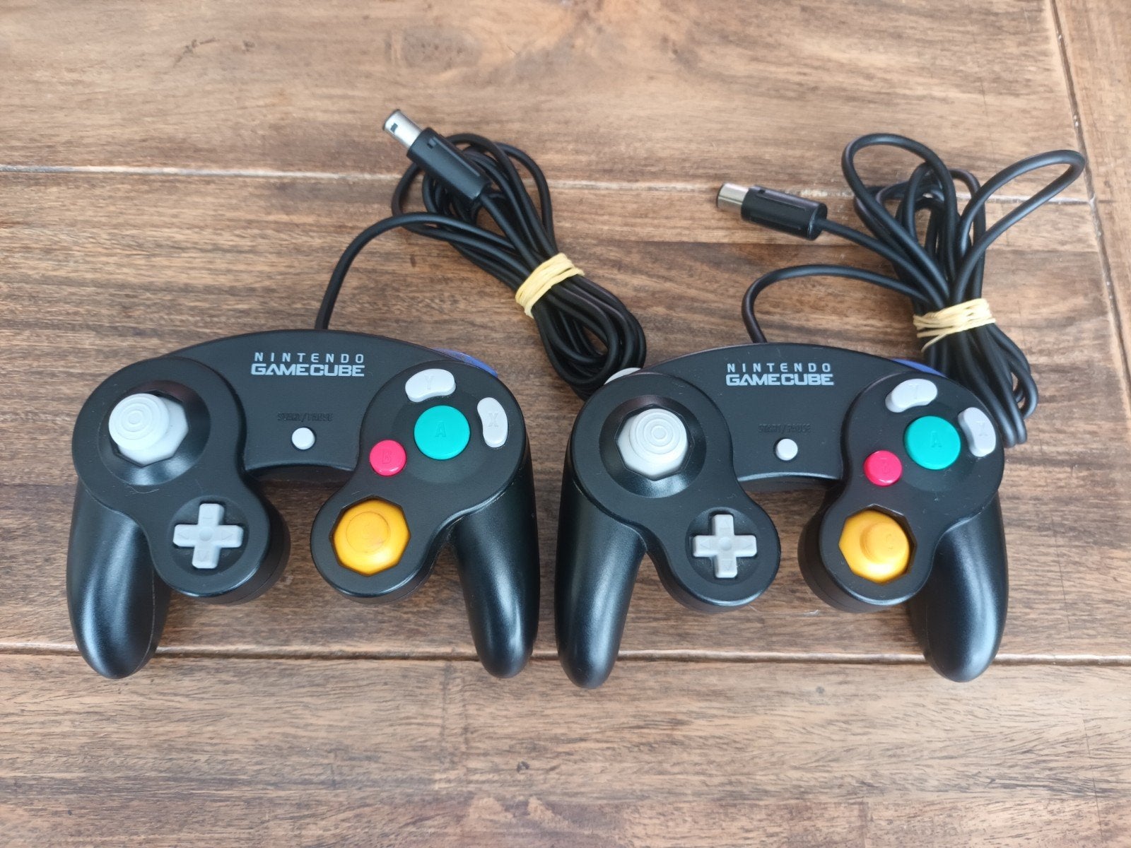 2x Zwarte Nintendo GameCube Controllers - Goede Staat, Spelcomputers en Games, 2 spelers, Ophalen of Verzenden