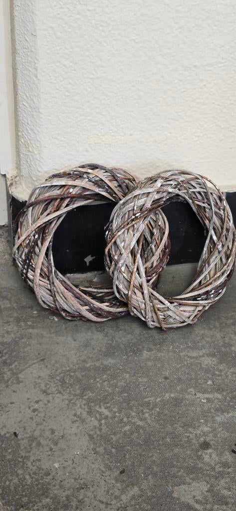 2 Rotan kransen, Ophalen, Zo goed als nieuw