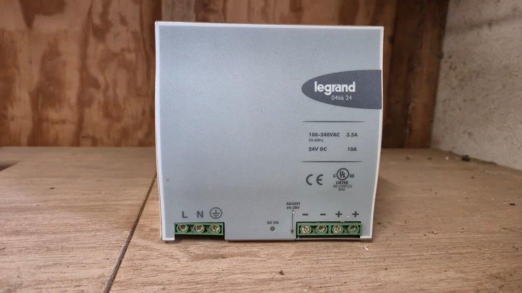 transformator LEGRAND 0466 24V, Hobby en Vrije tijd, Elektronica-componenten, Ophalen of Verzenden, Zo goed als nieuw