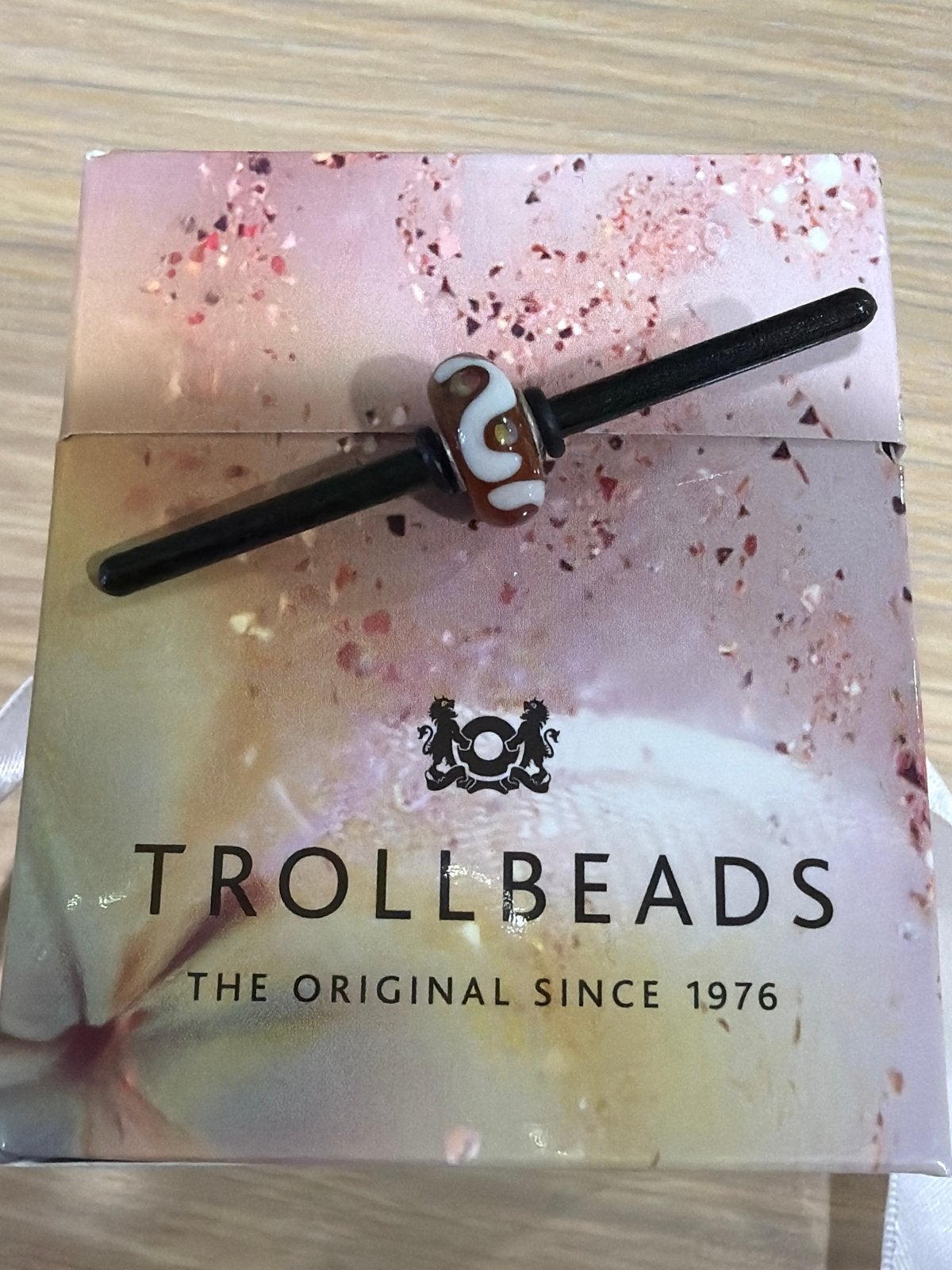 Trollbeads Glaskraal Amber met Wit Patroon, Glas of Kristal, Nieuw, Ophalen of Verzenden, Trollbeads