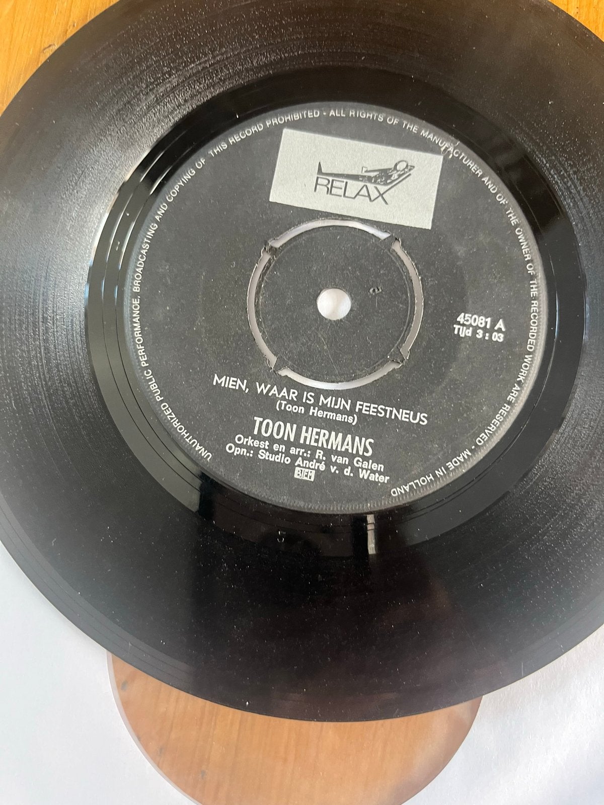 Toon Hermans - Mien, Waar Is Mijn Feestneus (7" Vinyl), Ophalen of Verzenden, Gebruikt, 7 inch, Nederlandstalig