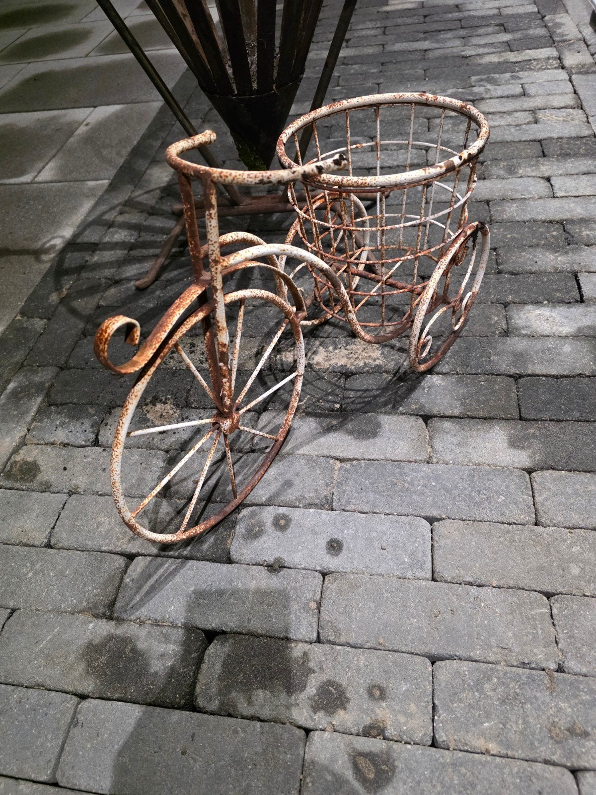 Decoratieve fiets bloembak wit met roest, Ophalen, Gebruikt, 30 tot 60 cm, Metaal