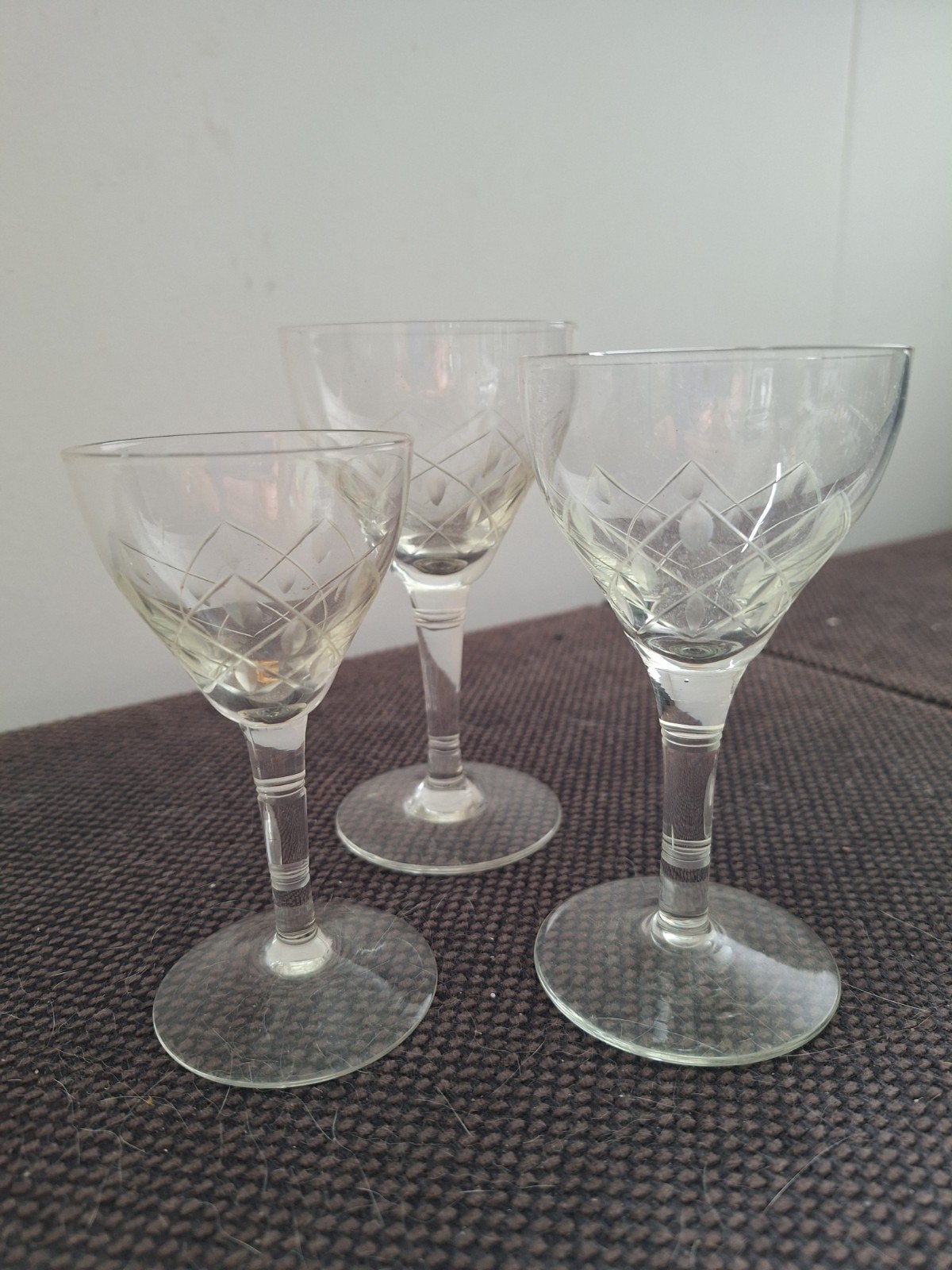 Set van 3 vintage likeurglazen met geslepen patroon, Ophalen