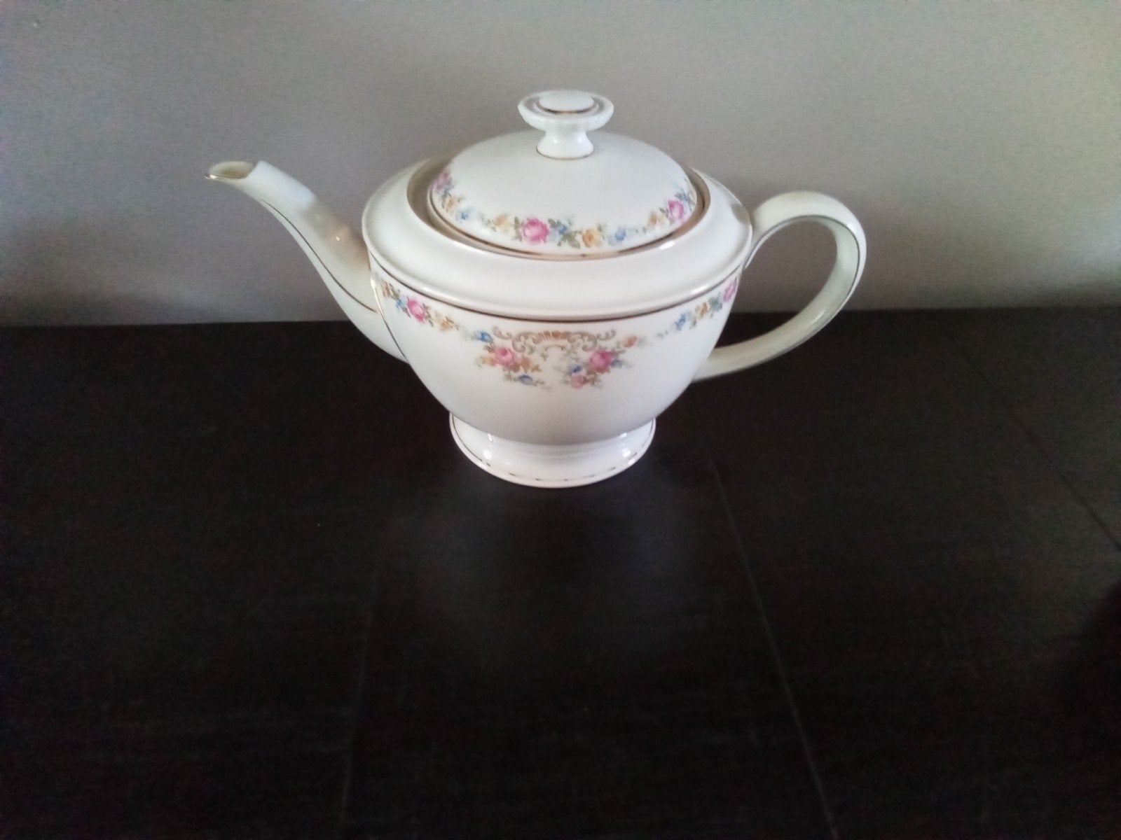 Theepot en kop en schotels hutschenreuther
hutschenreuther a, Antiek en Kunst, Ophalen of Verzenden