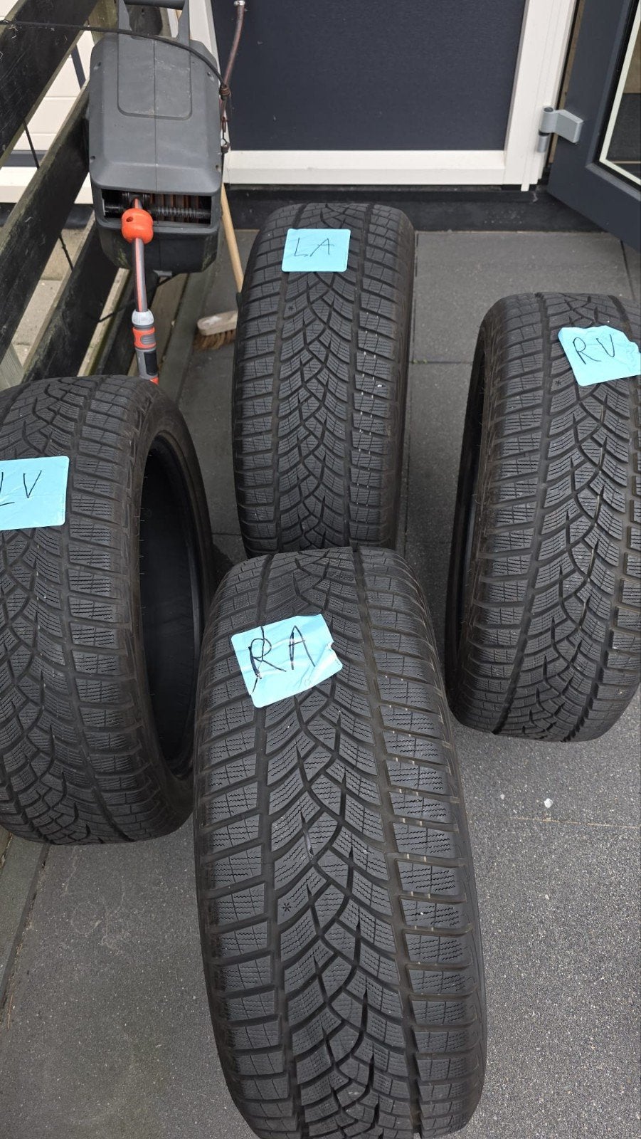 goodyear ultragrip performance winterbanden 19" SET (ZGAN!), Auto-onderdelen, Banden en Velgen, 19 inch, 235 mm, Band(en), Winterbanden