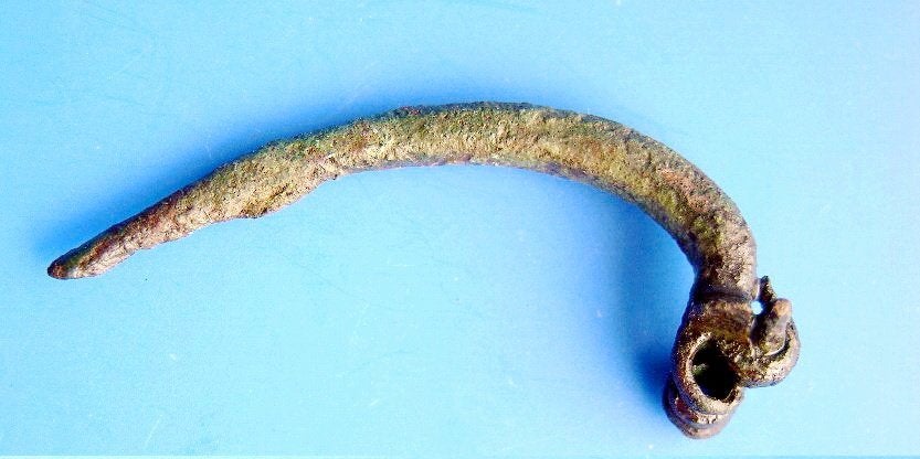 Fibula Boog  ééndelig, type Riha 2.2.6 brons   a030, Antiek en Kunst, Ophalen of Verzenden