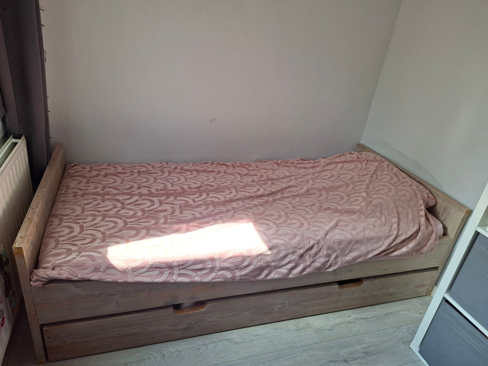 Eenpersoonsbed van steigerhout met lade, Huis en Inrichting, Ophalen, Gebruikt, 90 cm, Eenpersoons