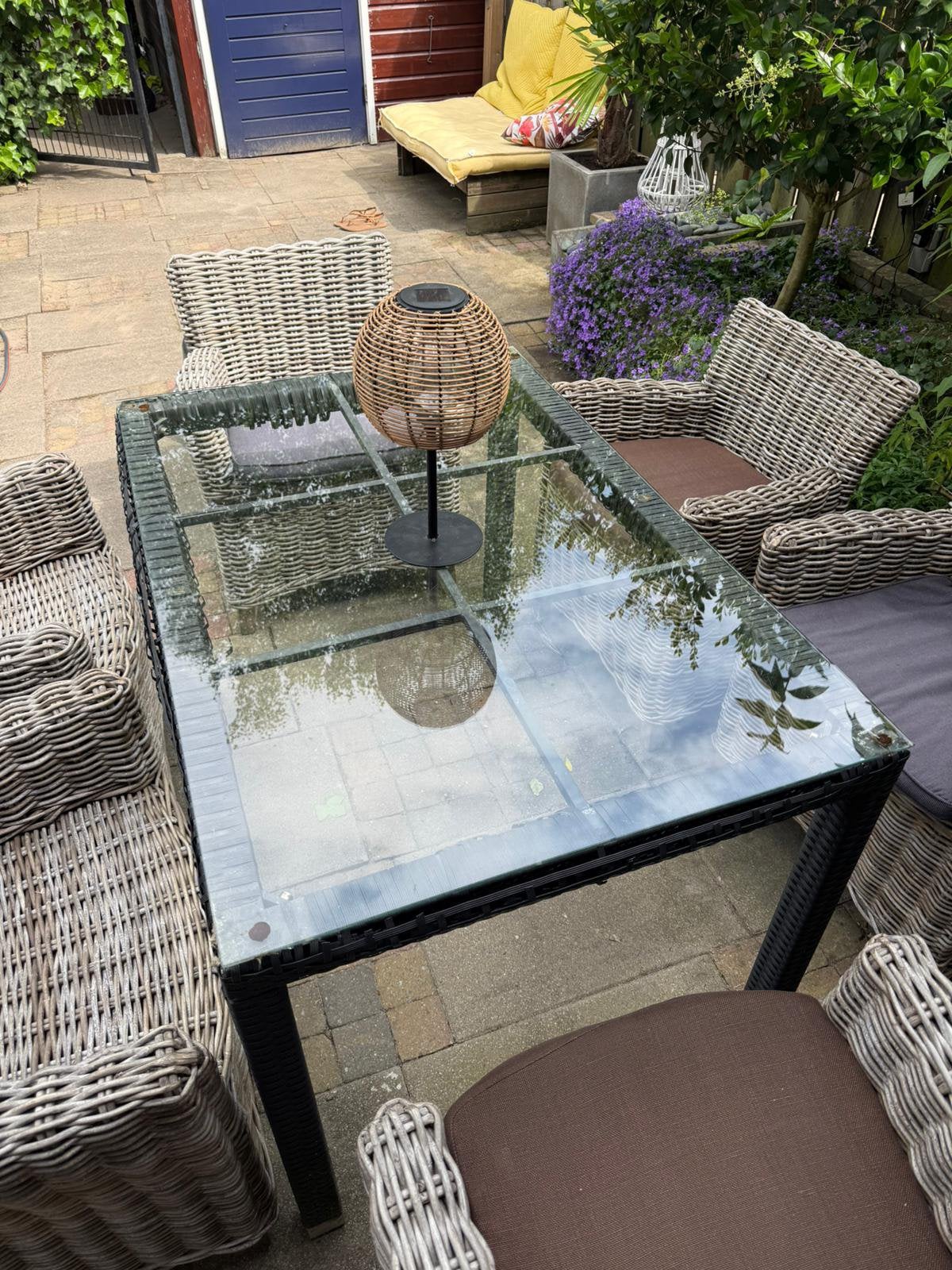Zwarte tuintafel, Ophalen, 4 zitplaatsen, Kunststof, Gebruikt