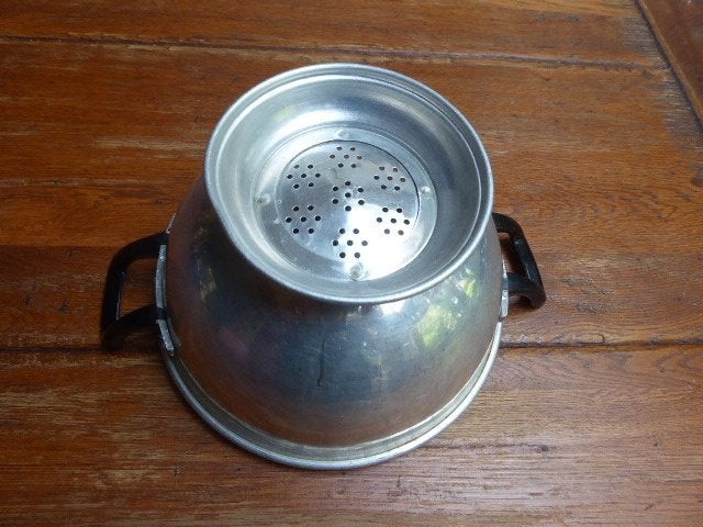 Antiek aluminium vergiet met bakelieten handgrepen, Antiek en Kunst, Ophalen of Verzenden