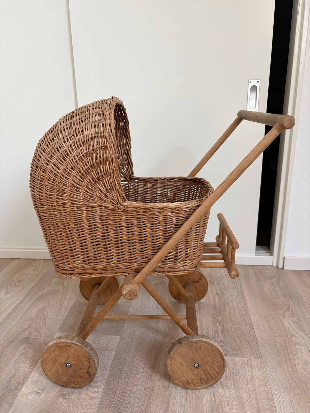 Vintage rotan poppenwagen kinderwagen, Ophalen, Gebruikt, Overige typen