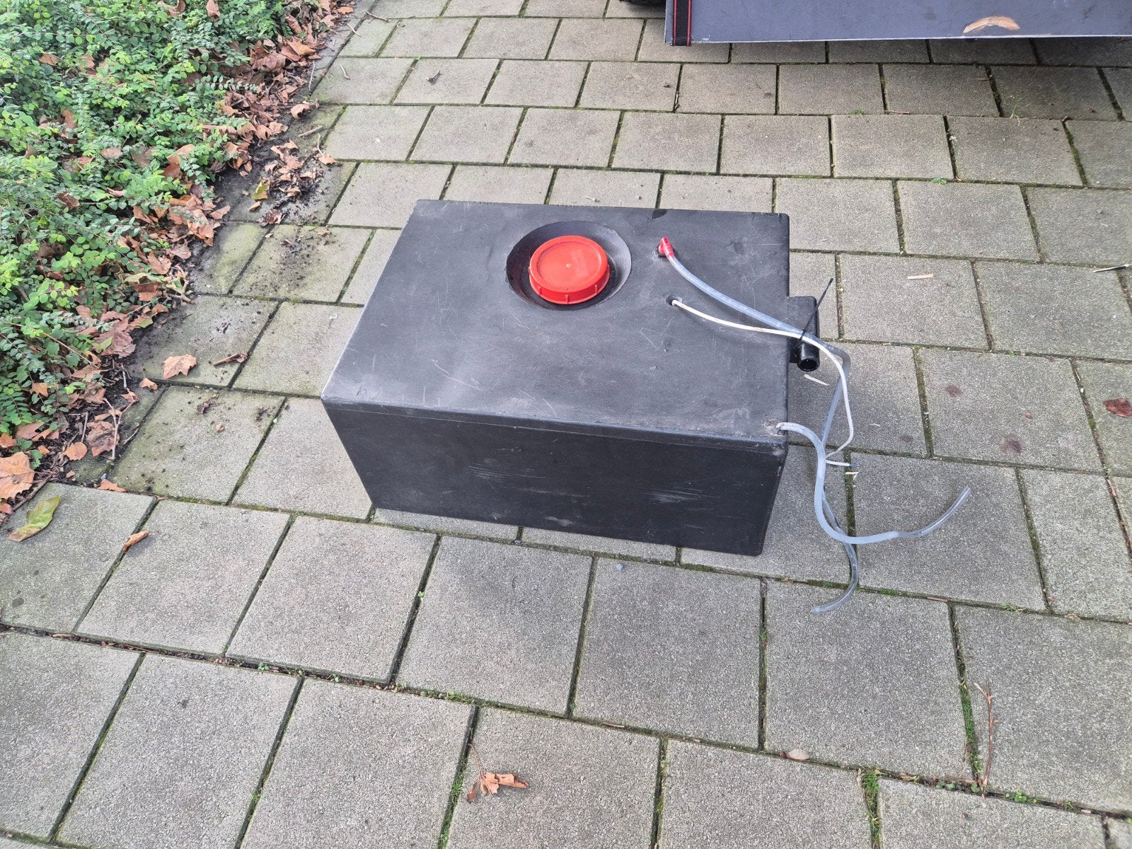 Watertank met pomp voor camper - 75x60 cm, Ophalen, Gebruikt