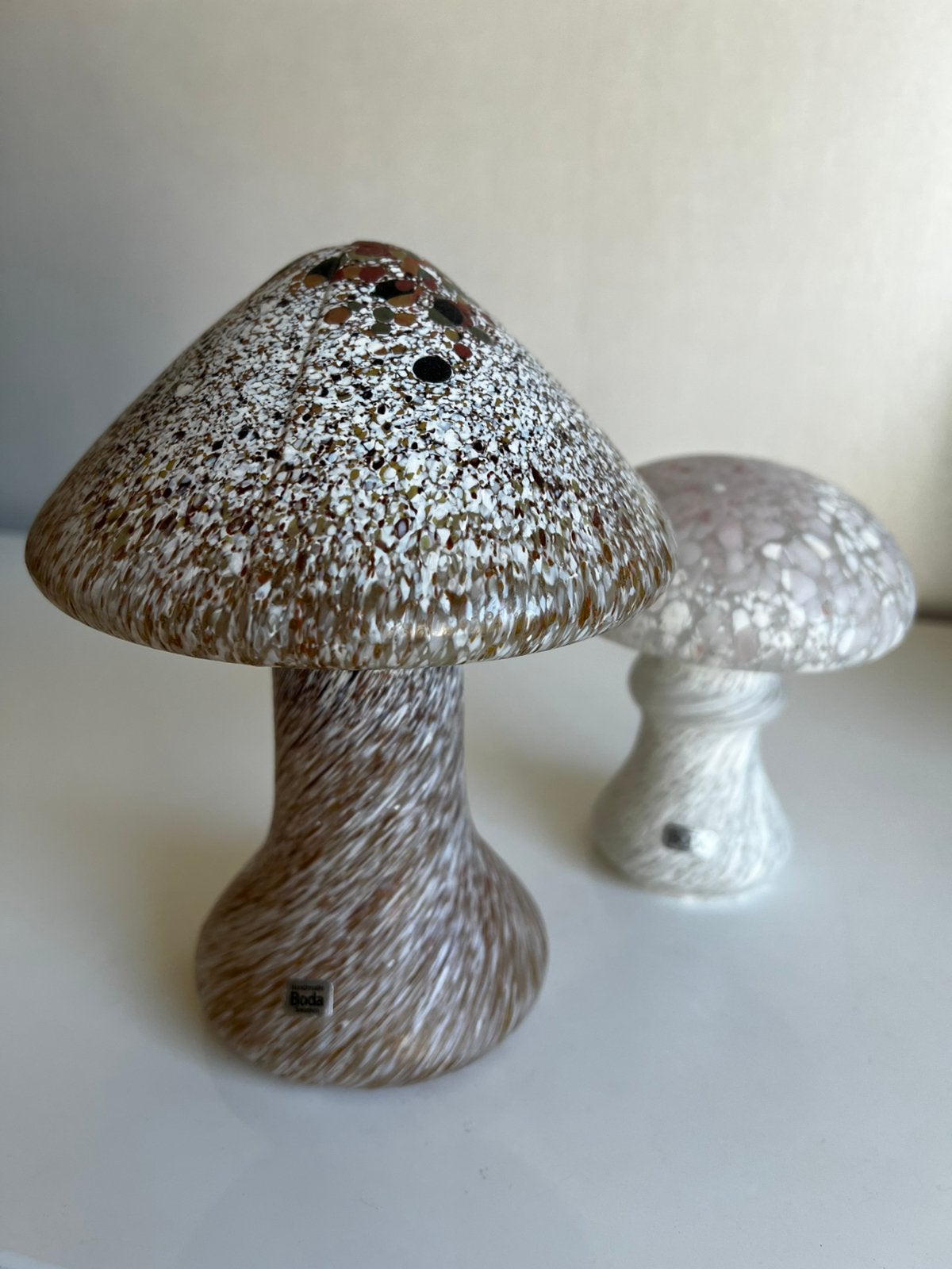 Kosta Boda Mushroom Monica Backström Bruin Spikkel H20 cm, Ophalen of Verzenden, Lamp, Glas
